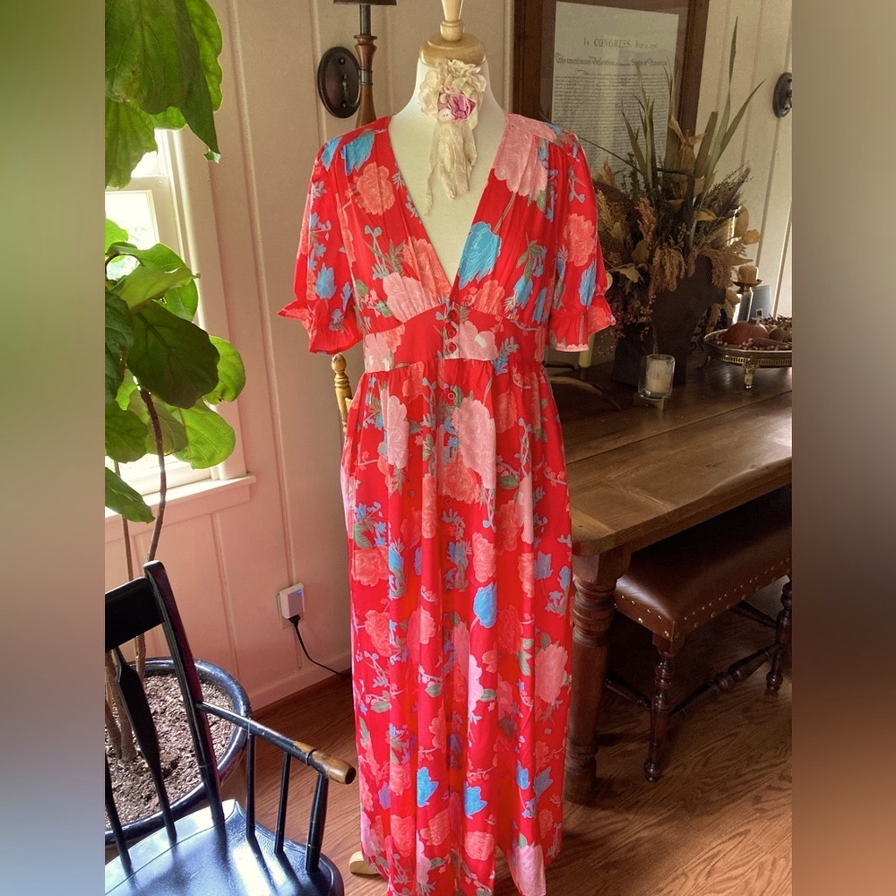 NWT RED PRINT MAXI DRESS MEDIUM